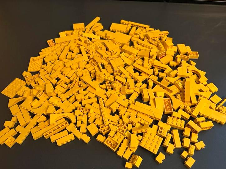 Partij lego stenen geel uit castle set 375, Kinderen en Baby's, Speelgoed | Duplo en Lego, Zo goed als nieuw, Ophalen of Verzenden