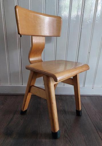 Schoolstoeltje/stoeltje kind, hout beschikbaar voor biedingen