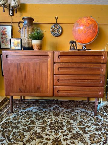 Vintage Deens dressoir, teak hout, jaren 50/60 beschikbaar voor biedingen