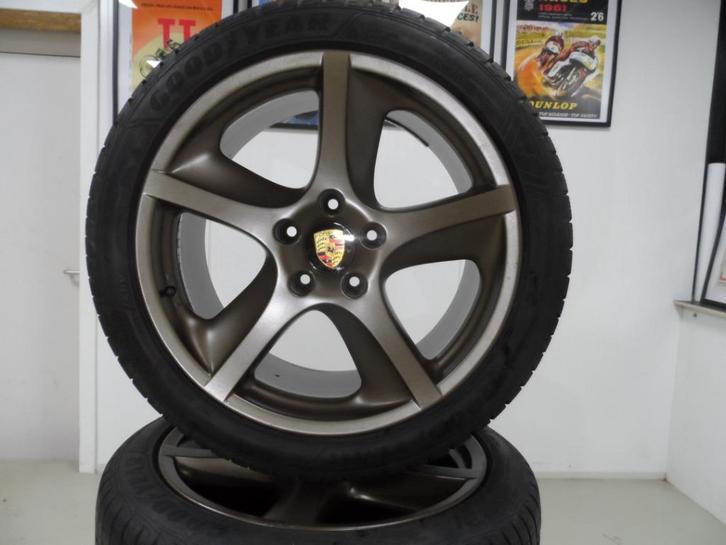 Porsche Cayenne 20"  brons kleur origineel winterbanden set, Auto-onderdelen, Banden en Velgen, Banden en Velgen, Winterbanden