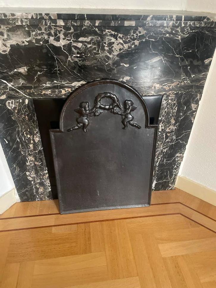 Antieke Gietijzeren Schouwplaat met Cherubijntjes, Huis en Inrichting, Haarden, Gebruikt, Houthaard, Ophalen