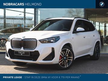 BMW iX1 eDrive20 M Sport / Panoramadak / Sportstoelen / Adap beschikbaar voor biedingen