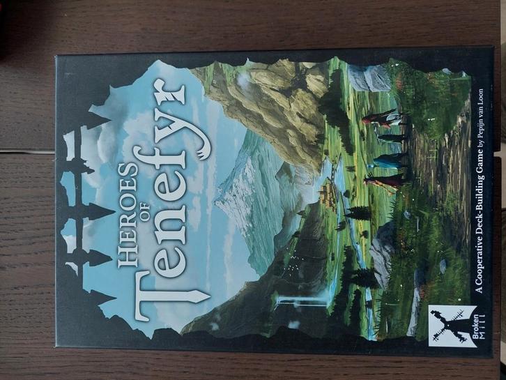 Heroes of Tenefyr, Hobby en Vrije tijd, Gezelschapsspellen | Bordspellen, Zo goed als nieuw, Een of twee spelers, Drie of vier spelers