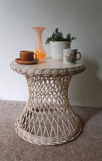 Vintage rotan wit boho tafeltje bijzettafeltje, Tuin en Terras, Tuinmeubel-accessoires, Ophalen of Verzenden, Zo goed als nieuw