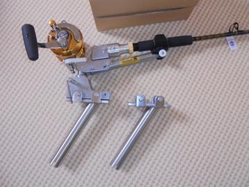 2x Big Game Boot RVS Hengel en Reel Houder Miya Epoch Japan. beschikbaar voor biedingen