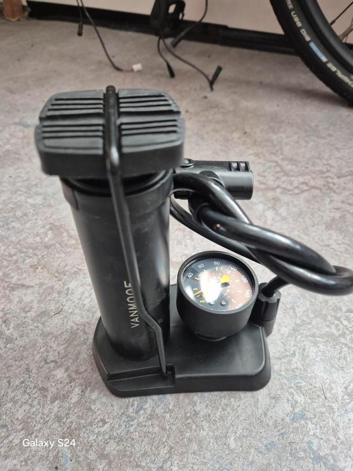 Vanmoof voetpomp fiets/motor/auto, nieuw, Fietsen en Brommers, Fietsaccessoires | Fietspompen, Zo goed als nieuw, Ophalen of Verzenden