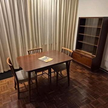 Formule meubels 1954 tafelmodel stoelen kasten beschikbaar voor biedingen