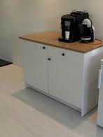Witte keukenkast met houten blad, Huis en Inrichting, Kasten | Dressoirs, Ophalen, 50 tot 100 cm, Zo goed als nieuw, Met lade(s)
