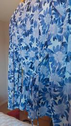 Blauwe bloemen blouse Fabienne Chapot, Kleding | Dames, Blouses en Tunieken, Maat 38/40 (M), Fashion Carpet, Blauw, Ophalen of Verzenden