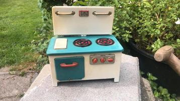 Vintage speelgoed keukentje beschikbaar voor biedingen