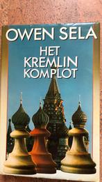 Het Kremlin Komplot - Owen Sela, Ophalen of Verzenden, Zo goed als nieuw