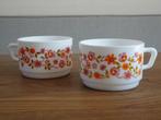 twee leuke vintage kopjes van Arcopal, Huis en Inrichting, Keuken | Servies, Ophalen of Verzenden, Gebruikt, Overige stijlen, Kop(pen) en/of Schotel(s)