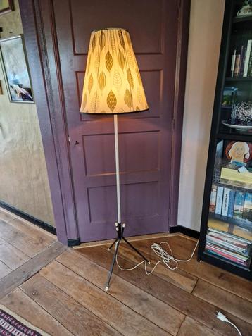 Vintage staande lamp  beschikbaar voor biedingen