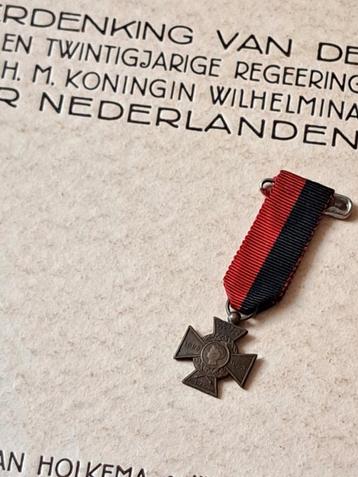 Medaille politie inhuldiging 25 jaar Wilhelmina + boek beschikbaar voor biedingen