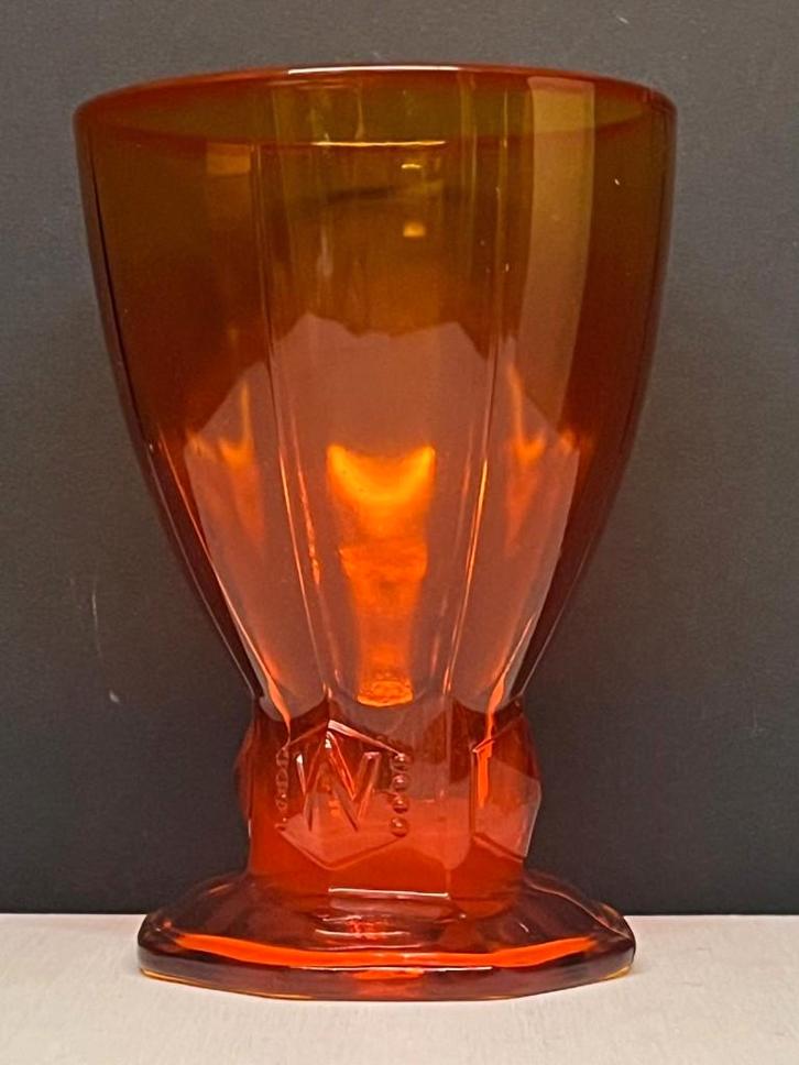 15) Oranje persglazen Wilhelminabeker, Copier 1948, Antiek en Kunst, Antiek | Glas en Kristal, Ophalen of Verzenden