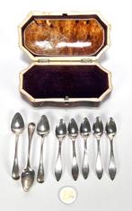 95. Tortoise doosje met zilveren lepeltjes - Victoriaans