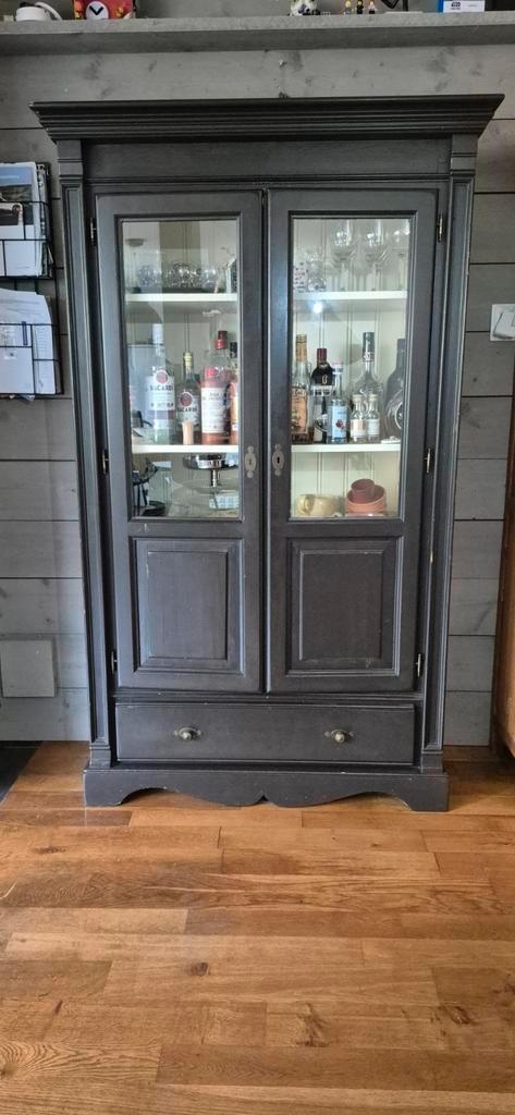 Donkerbruine grenen vitrinekast / buffetkast (112 cm breed), Huis en Inrichting, Kasten | Buffetkasten, Gebruikt, 150 tot 200 cm