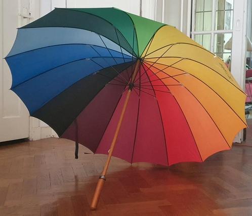 Grote, regenboog paraplu, diameter: 128 cm, Sieraden, Tassen en Uiterlijk, Paraplu's, Zo goed als nieuw, Overige kleuren, Ophalen of Verzenden