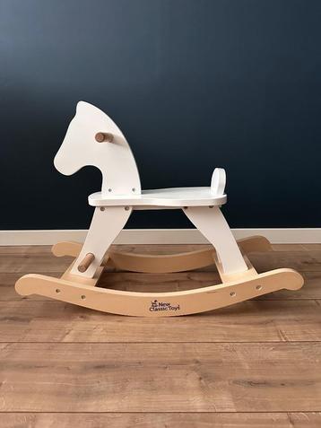 Houten hobbelpaard  beschikbaar voor biedingen