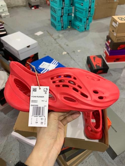 Yeezy Foam Runner Vermillion | Alle Maten Beschikbaar, Kleding | Heren, Schoenen, Nieuw, Ophalen of Verzenden