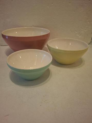 Petrus Regout - pastel - 3 nestschalen beschikbaar voor biedingen