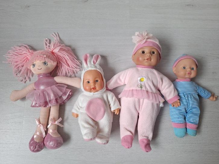 Set van 4 poppen, Kinderen en Baby's, Speelgoed | Poppen, Gebruikt, Babypop, Ophalen of Verzenden