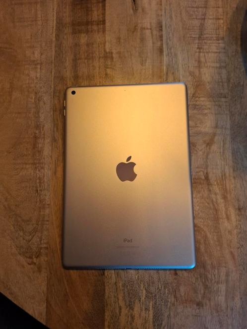 Apple iPad 8e generatie Rose., Computers en Software, Apple iPads, Zo goed als nieuw, Overige modellen, 10 inch, 32 GB, Goud, Ophalen