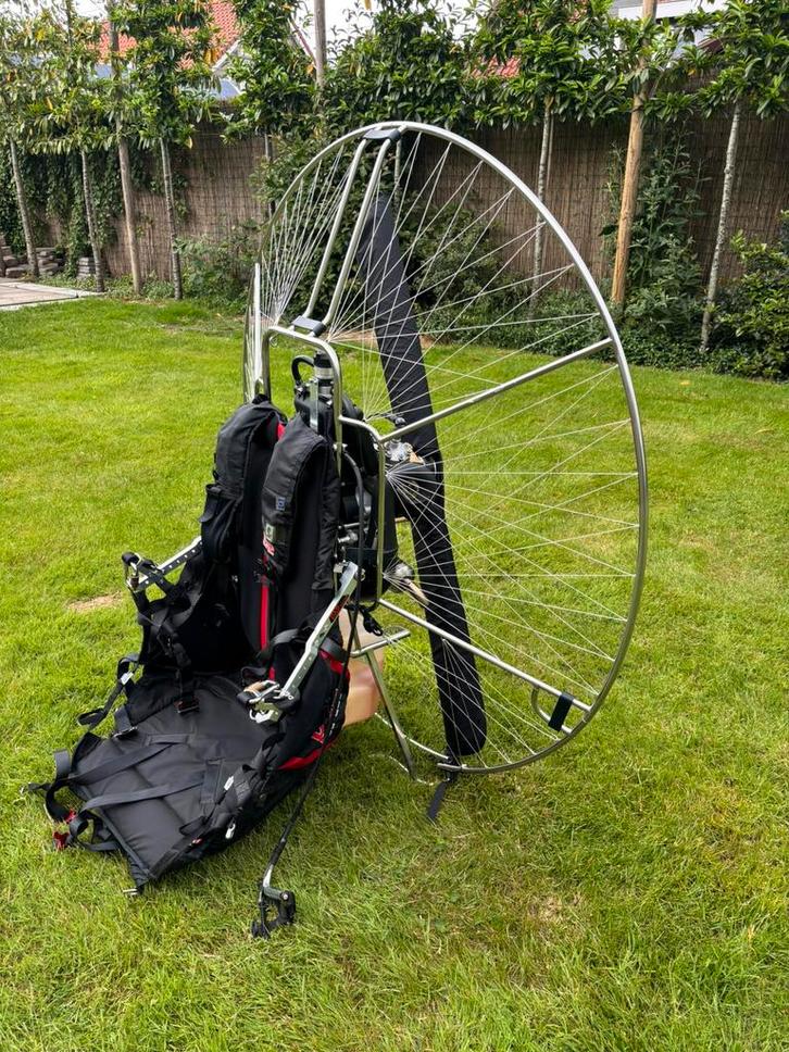 Lichtgewicht paramotor set NIEUW!!, Sport en Fitness, Zweefvliegen en Paragliding, Zo goed als nieuw, Ophalen of Verzenden