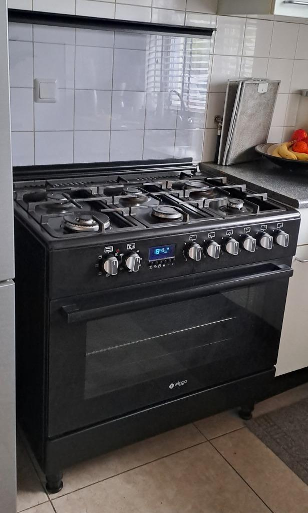 Vrijstaand fornuis. Gas. 6 kookzones. Zwart. Energielabel A, Witgoed en Apparatuur, Fornuizen, Gebruikt, Vrijstaand, Gas, 5 kookzones of meer