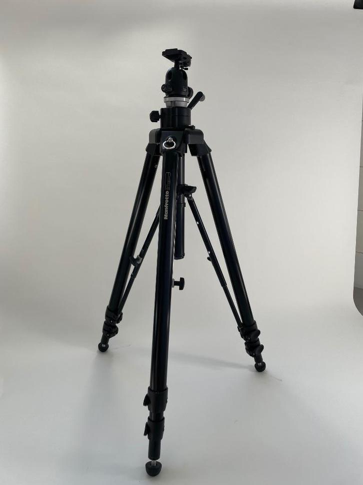 Manfrotto 475B statief + 494 RC2 balhoofd – in nieuwstaat, Audio, Tv en Foto, Fotografie | Statieven en Balhoofden, Zo goed als nieuw