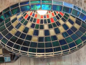 Prachtige handgemaakte glas en lood plafondlamp (brocante) beschikbaar voor biedingen