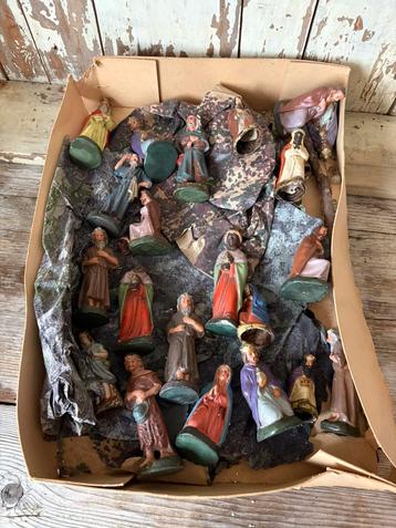 Lot oude Italiaanse kerststal figuren beschikbaar voor biedingen
