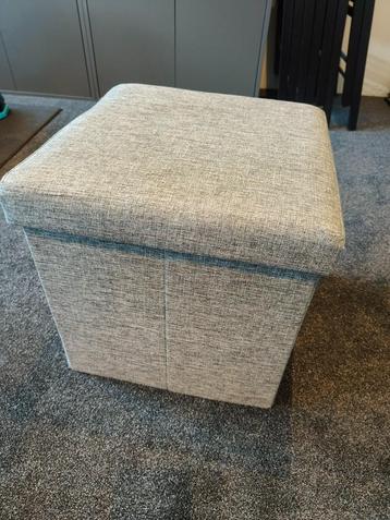 Opvouwbare opbergpoef beschikbaar voor biedingen