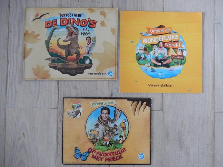 AH Terug naar de dino;s en Op avontuur en ontdek de wereld, Verzamelen, Supermarktacties, Albert Heijn, Ophalen of Verzenden