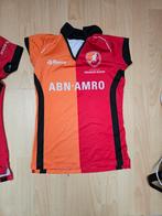 Oranje-Rood tenue 140, Sport en Fitness, Hockey, Ophalen, Zo goed als nieuw, Kleding