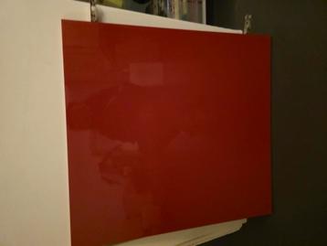 2x Bestakast deuren rood beschikbaar voor biedingen