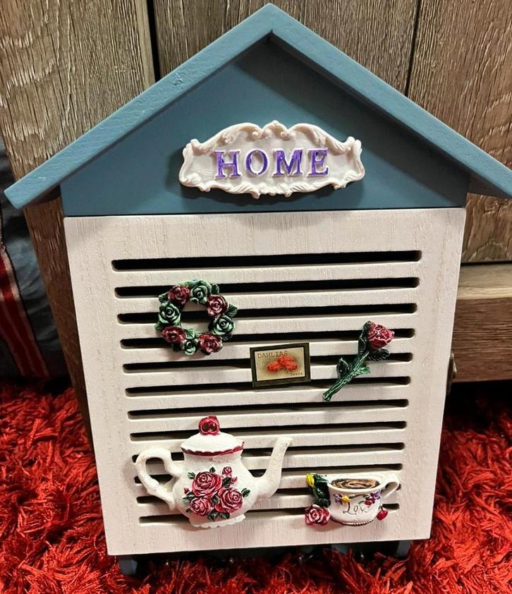 Sleutelkastje in de vorm van een huisje, Huis en Inrichting, Woonaccessoires | Kapstokken, Gebruikt, Overige typen, Minder dan 100 cm