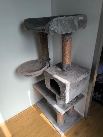 Krabpaal grijs beschikbaar voor biedingen