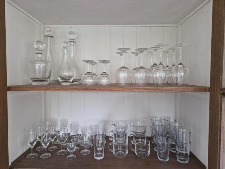 Glazen servies - oa karaffen, glazen theekopjes, wijnglazen, Huis en Inrichting, Keuken | Servies, Gebruikt, Glas of Glazen, Overige stijlen