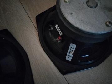 Te koop 2 Kef B200 speakers  beschikbaar voor biedingen