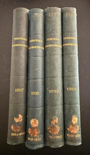 Vier antieke fiscale handboeken: Periodiek Woordenboek beschikbaar voor biedingen