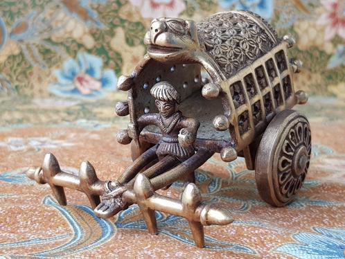 Mooie zware antieke Oosterse ossenkar van brons 12 cm., Antiek en Kunst, Kunst | Niet-Westerse kunst, Ophalen of Verzenden
