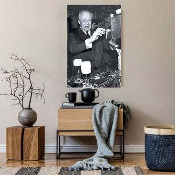 Org z/w acrylfoto 50x75cm Freddy Heineken achter de tap 1987 beschikbaar voor biedingen