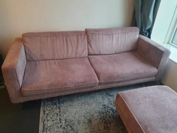 Rib/corduroy/ fluwelen poeder roze bank met hocker (karwei) beschikbaar voor biedingen