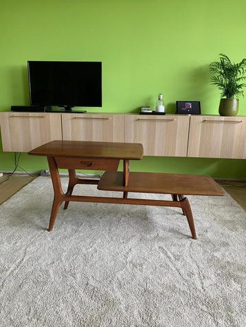 Tv-tafel Loyus van Teeffelen beschikbaar voor biedingen