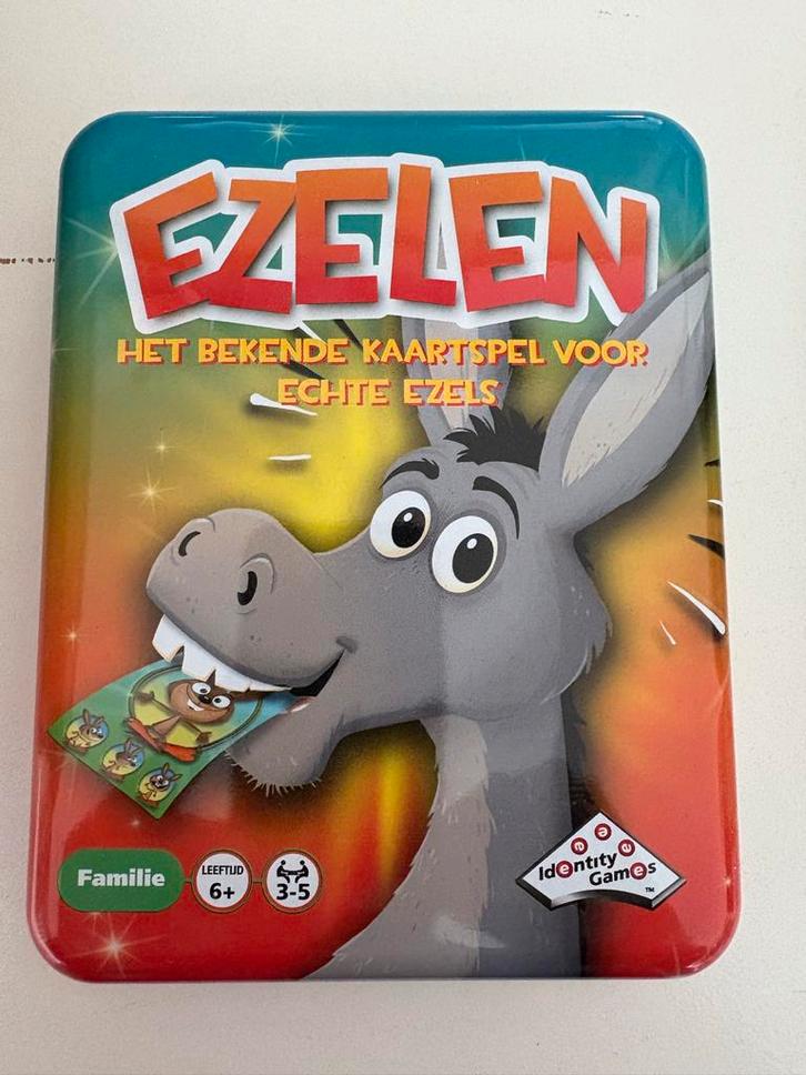 Ezelen & Pesten kaartspellen in blik, Hobby en Vrije tijd, Gezelschapsspellen | Kaartspellen, Zo goed als nieuw, Drie of vier spelers