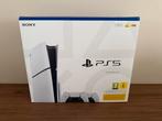 NIEUW Sony PlayStation 5 slim 1TB disk met 2 controllers, Spelcomputers en Games, Spelcomputers | Sony PlayStation 5, Ophalen