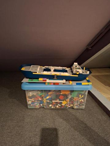 Lego in opberg kist. beschikbaar voor biedingen