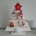 Te koop: witte houten kerstboom met (losse) accessoires, Diversen, Kerst, Ophalen, Zo goed als nieuw