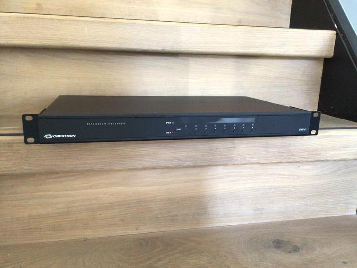 2 Crestron SWE-8 – 8-zone audio-expander (tweedehands), Computers en Software, Netwerk switches, Zo goed als nieuw, Ophalen